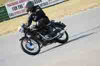 Vintage-motorcycle-club;eventdigitalimages;mallory-park;mallory-park-trackday-photographs;no-limits-trackdays;peter-wileman-photography;trackday-digital-images;trackday-photos;vmcc-festival-1000-bikes-photographs